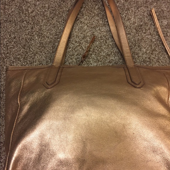❌SOLD❌ Rose Gold Fossil Sydney Shopper Tote - Picture 3 of 5